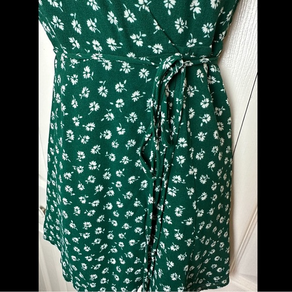 REFORMATION Lucky Mini Dress Chive Emerald Green White Floral Clover Wrap Short - Picture 8 of 15